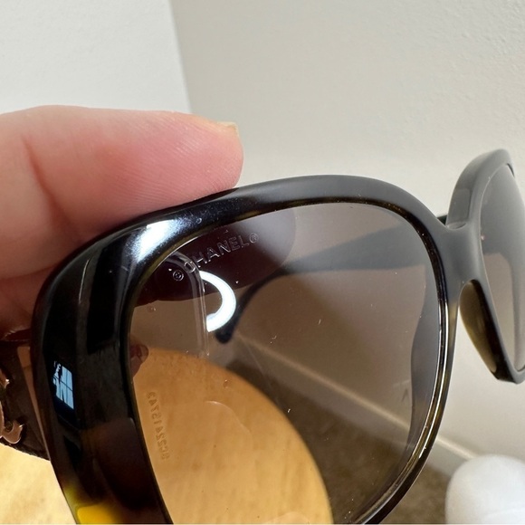 Chanel CC Turnlock Sunglasses 5234 Q Tortoise Quilted Leather Trim - Picture 4 of 16